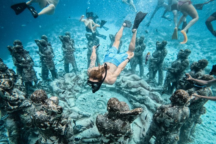 Tour de buceo en grupo por las islas Gili con documentación GoPro