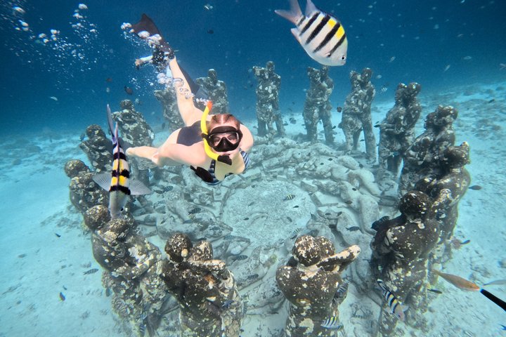 Tour de buceo en grupo por las islas Gili con documentación GoPro