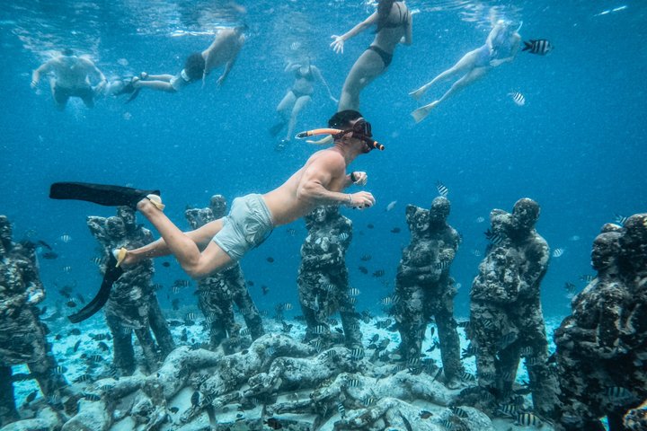 Tour de buceo en grupo por las islas Gili con documentación GoPro