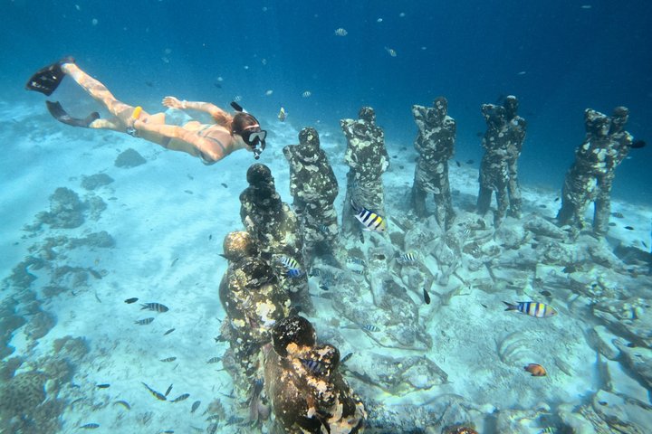 Tour de buceo en grupo por las islas Gili con documentación GoPro