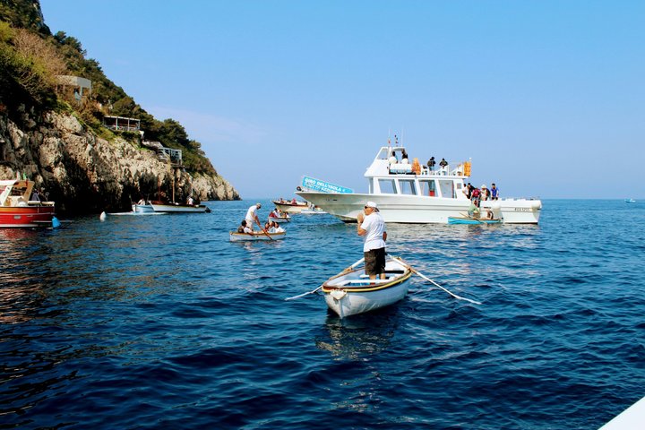 Excursión de un día en grupo pequeño a Capri desde Positano o Praiano