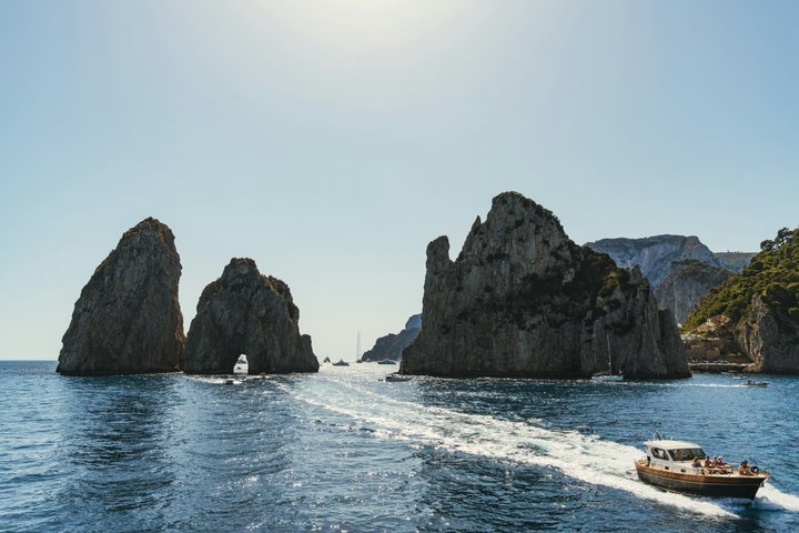 Excursión de un día en grupo pequeño a Capri desde Positano o Praiano