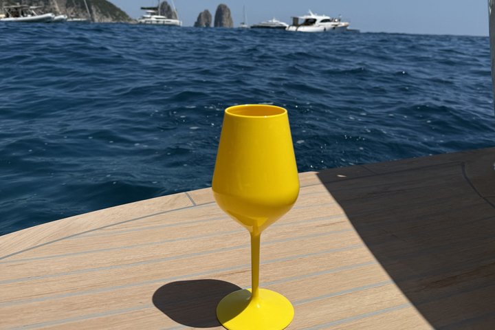 Excursión de un día en grupo pequeño a Capri desde Positano o Praiano