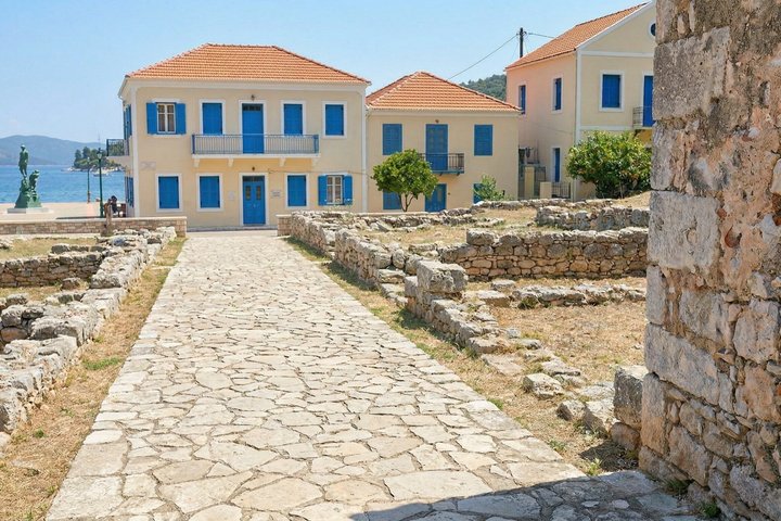 Tour privato a piedi per famiglie nel patrimonio culturale di Itaca