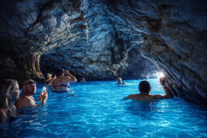 Makarska 3 - Island Speedboat Tour: Blå grottan på Hvar & Blå lagunen