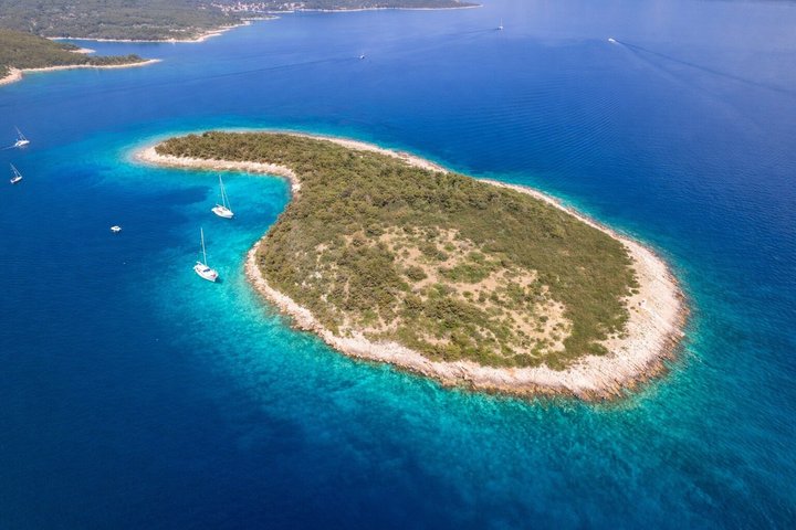 Makarska 3 - Island Speedboat Tour: Blå grottan på Hvar & Blå lagunen