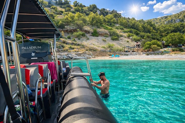 Makarska 3 - Island Speedboat Tour: Blå grottan på Hvar & Blå lagunen