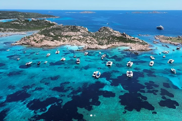 12-meters katamarantur i Maddalena-øgruppen fra Cannigione.