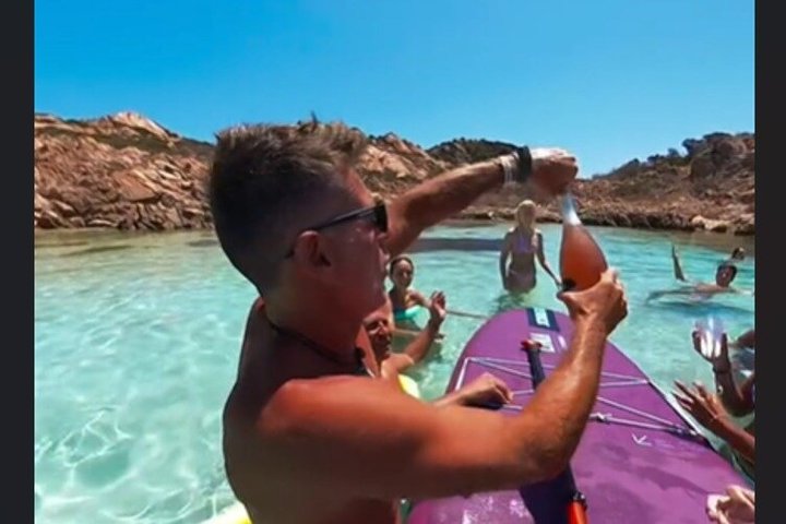 12-meters katamarantur i Maddalena-øgruppen fra Cannigione.