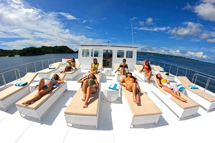Boracay Party Boat: Yacht Adventure med DJ og vannsport