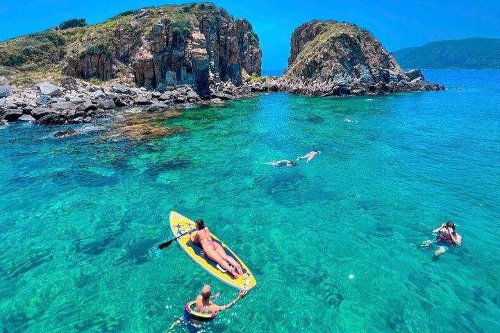 Tour de día completo de buceo con tobogán acuático