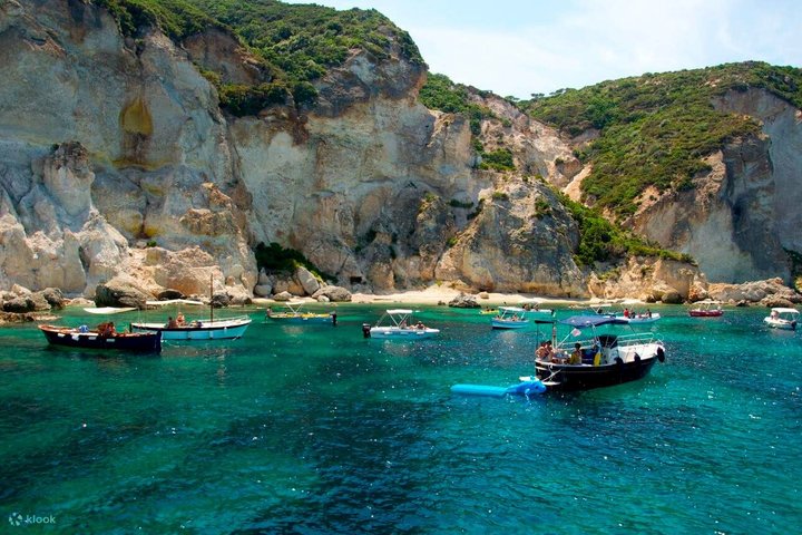 Île de Ponza : Excursion d'une journée complète en croisière au départ d'Anzio avec déjeuner à bord