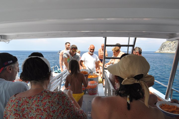 Île de Ponza : Excursion d'une journée complète en croisière au départ d'Anzio avec déjeuner à bord