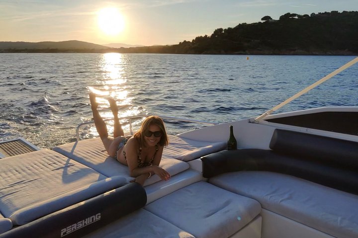 Alquiler de yate privado de medio día en nuestro Pershing 40 en Saint Tropez