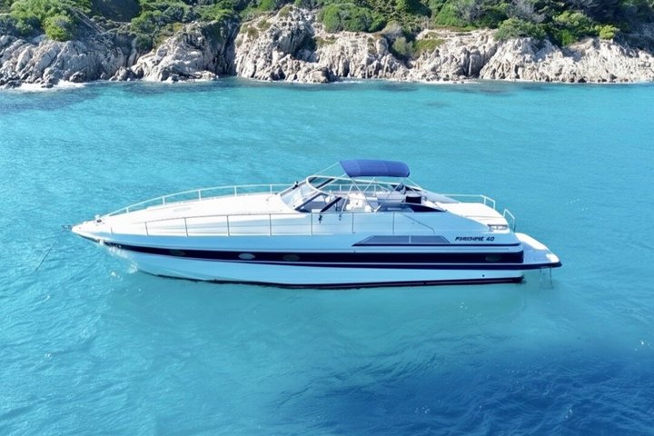 Alquiler de yate privado de medio día en nuestro Pershing 40 en Saint Tropez