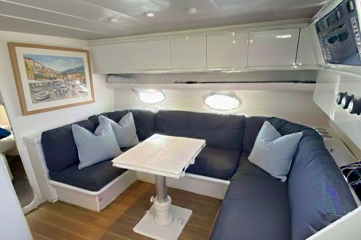 Alquiler de yate privado de medio día en nuestro Pershing 40 en Saint Tropez