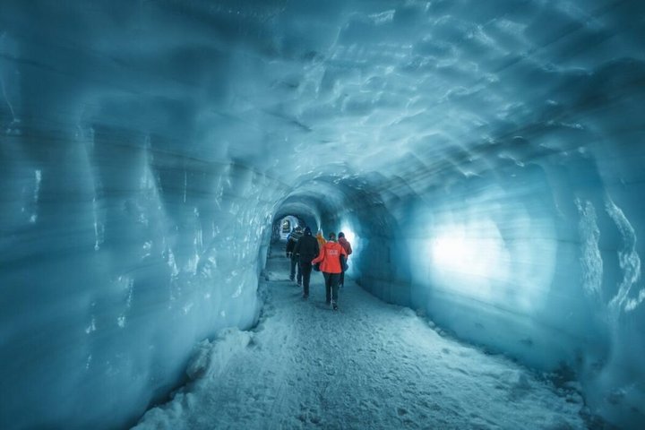 Hoteller i nærheden af Silver Circle Adventure - Glacier Tunnel & Hvammsvik Hot Springs