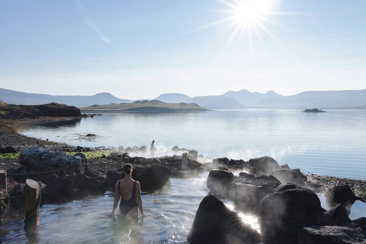Hoteller i nærheden af Silver Circle Adventure - Glacier Tunnel & Hvammsvik Hot Springs