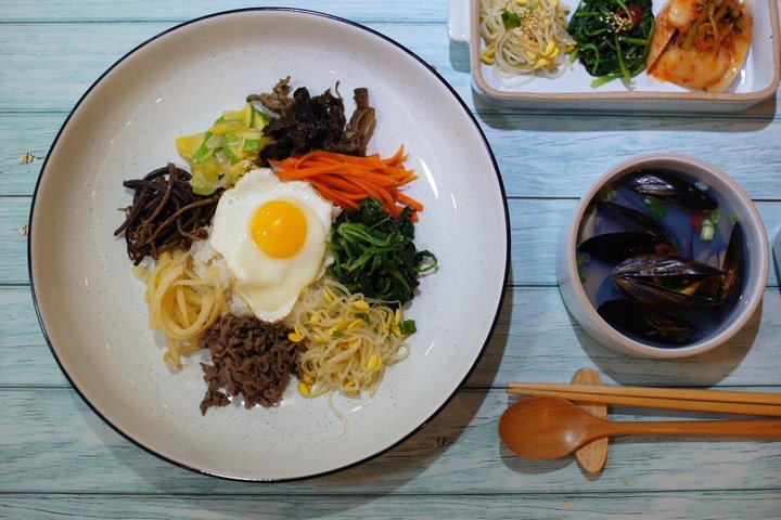 Clase de Cocina Coreana en Gyeongju : Bibimbap, Gimbap & Omelette