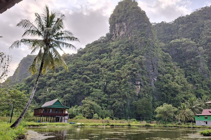 Tour Rammang-Rammang Karst South Sulawesi con guía local
