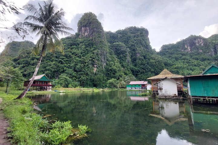 Tour Rammang-Rammang Karst South Sulawesi con guía local