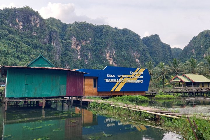 Tour Rammang-Rammang Karst South Sulawesi con guía local