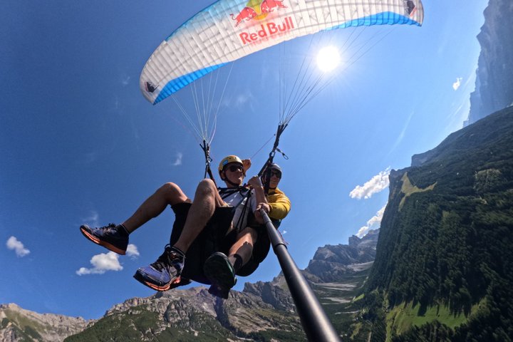 Parapente en tandem avec le champion du monde et son équipe, vallée de Stubai