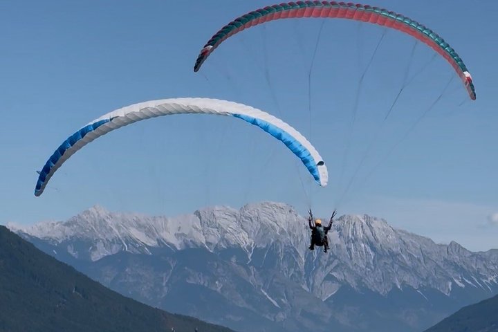 Parapente en tandem avec le champion du monde et son équipe, vallée de Stubai