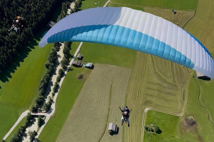 Parapente en tandem avec le champion du monde et son équipe, vallée de Stubai
