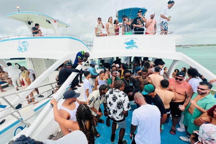 #1 Punta Cana Hip Hop Adults Only Party Boat avec Open Bar et DJ