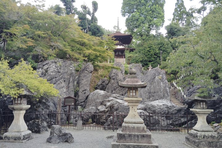 Otsu : Tempio di pietra sacra di Ishiyama-dera sul lago Biwa