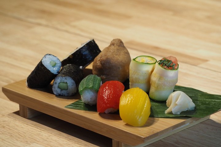 Classe de Sushi Vegan em Tóquio – 6 tipos, história cultural e refeição completa