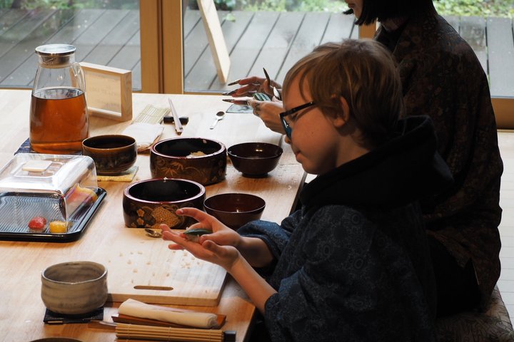 Classe de Sushi Vegan em Tóquio – 6 tipos, história cultural e refeição completa