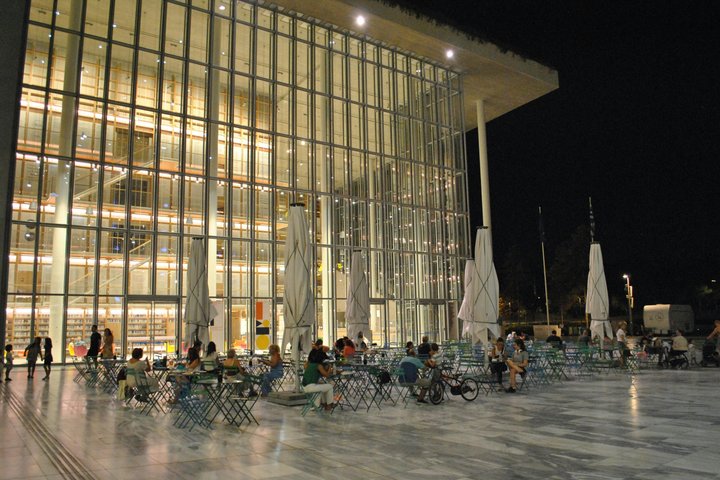Tour privato di lusso di 3 ore di luci e viste della città di Atene di notte