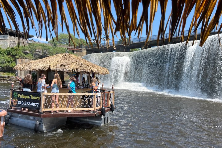Lilo Drijvende Tiki Bar op de Ottawa River (Gatineau Pickup)