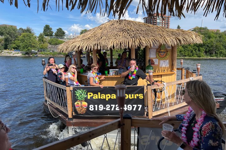 Lilo Drijvende Tiki Bar op de Ottawa River (Gatineau Pickup)