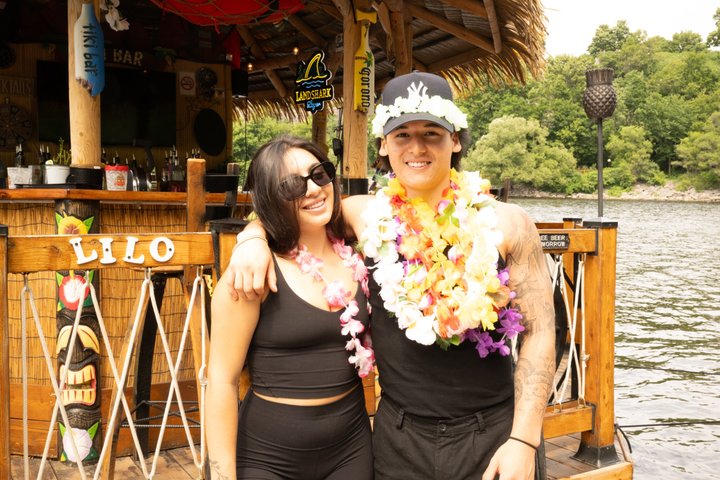 Lilo Drijvende Tiki Bar op de Ottawa River (Gatineau Pickup)