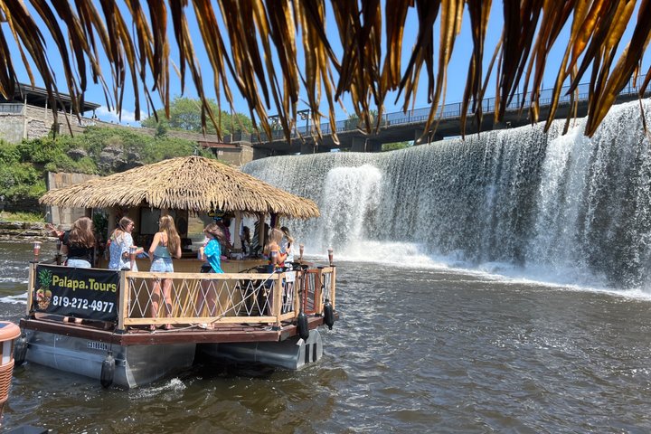 Moana galleggiante Tiki Bar sul fiume Ottawa (Ottawa PickUp)