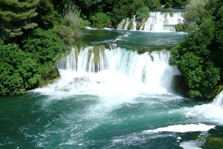 Viagem de um dia às cachoeiras Krka saindo de Makarska Riviera