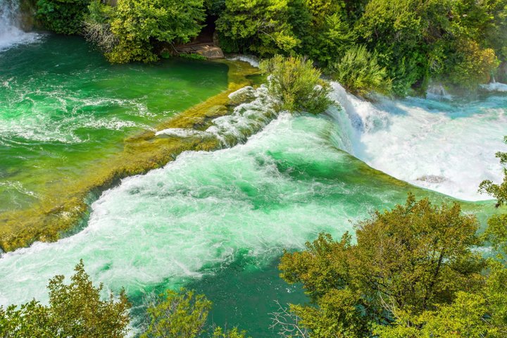 Viagem de um dia às cachoeiras Krka saindo de Makarska Riviera