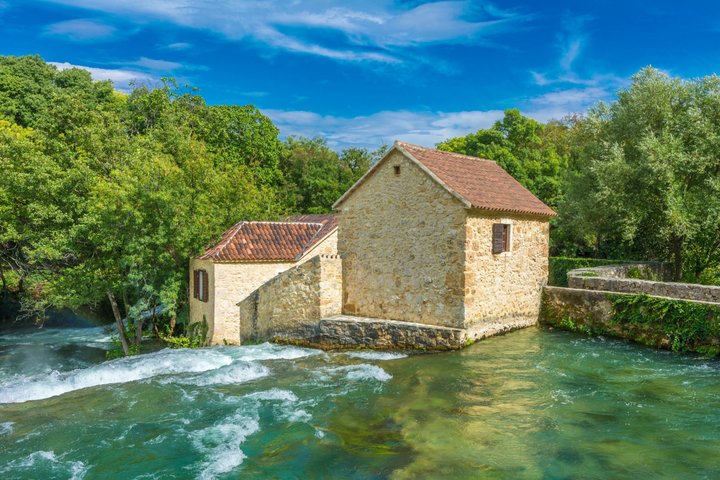 Viagem de um dia às cachoeiras Krka saindo de Makarska Riviera
