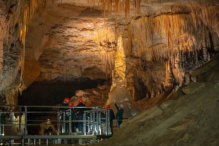 Sarcophagi of Karajia och Quiocta Cavern Upptäck Chachapoyas