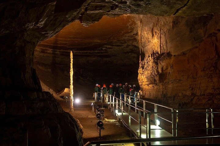 Sarcophagi of Karajia och Quiocta Cavern Upptäck Chachapoyas