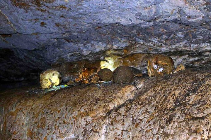 Sarcophagi of Karajia och Quiocta Cavern Upptäck Chachapoyas