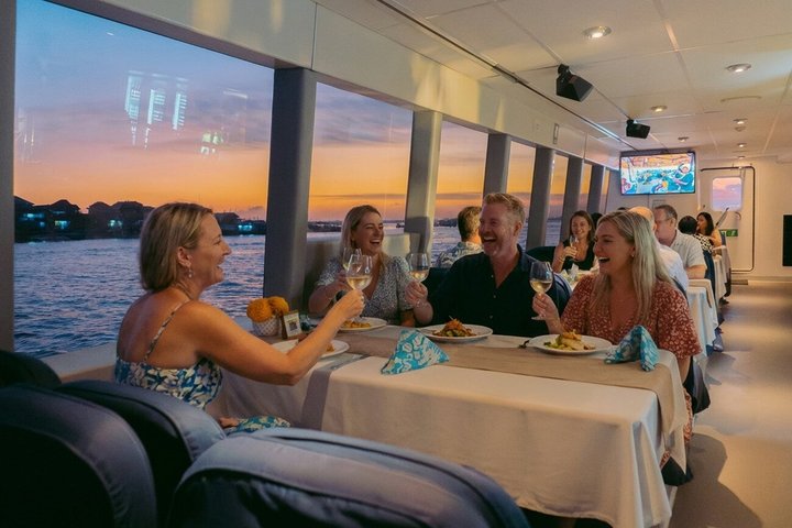 Bali Hai dinercruise bij zonsondergang met buffet en live entertainment
