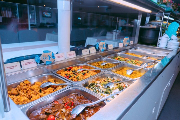 Bali Hai dinercruise bij zonsondergang met buffet en live entertainment