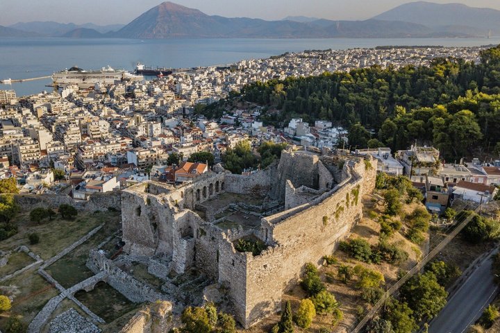 Tour Privado de 4 Horas de Patras História Cultura e Degustação de Vinhos