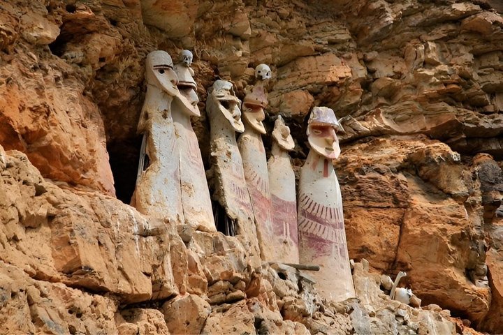 Chachapoyas Tagesausflug zu den Carajía Sarcophagi und Quiocta Höhlen
