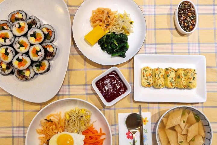 Clase de Cocina Coreana en Gyeongju : Bibimbap, Gimbap & Omelette