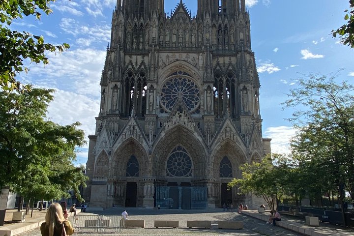 Exclusieve Champagne Kelders & Dom Perignon Wijngaarden tour - Reims